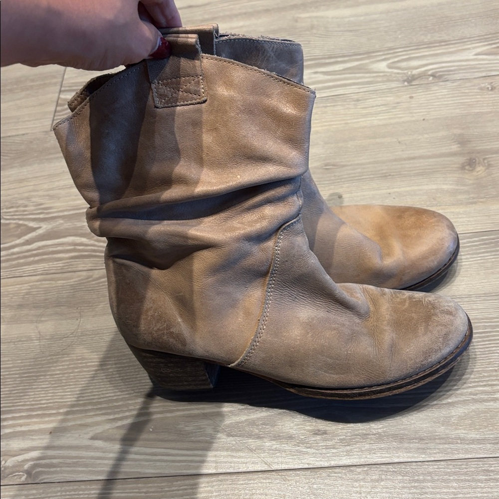 Steve Madden Black and Tan Leather Boots